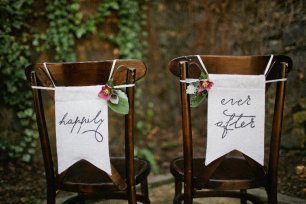 Декор стульев: таблички