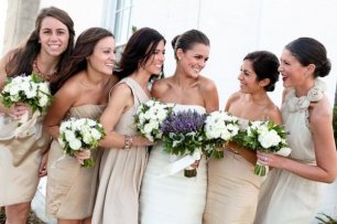 Подружки невесты в коктейльных платьях 