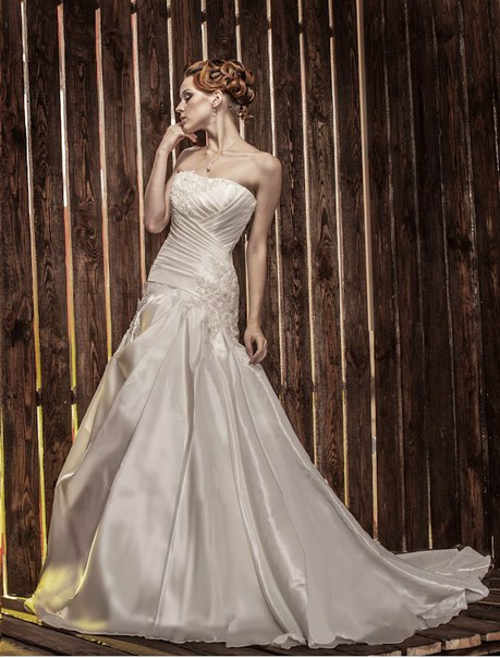 Платье невесты с атласным отливом