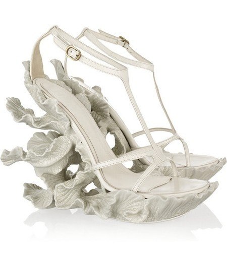 Туфли невесты с футуристическим дизайном