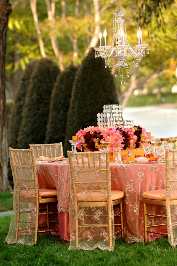 Оформление свадебного стола для торжества на природе