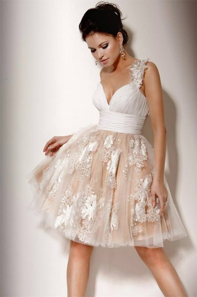 Платье невесты с многослойной юбкой