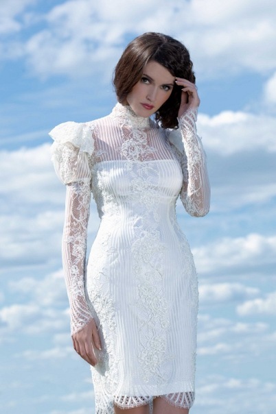 Платье невесты с увеличенными плечами