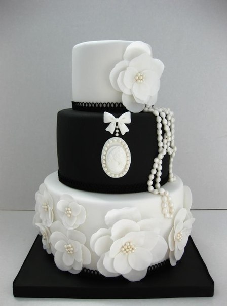 Свадебный торт с элегантным оформлением