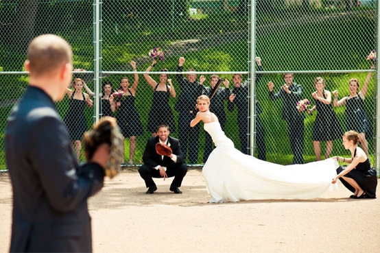 Оригинальная свадебная фотосессия: бейсбол