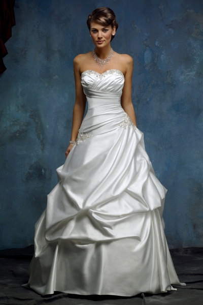 Платье невесты с юбкой нестандартного кроя