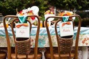 Таблички для стульев молодоженов