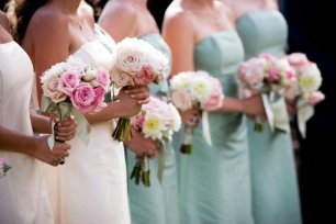 Подружки невесты и букеты