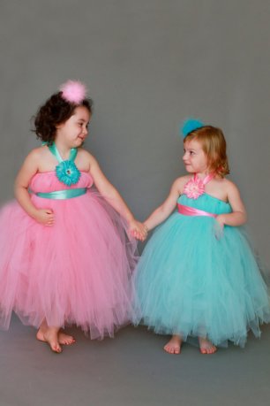 Цветочные девочки в платьях с пышной юбкой