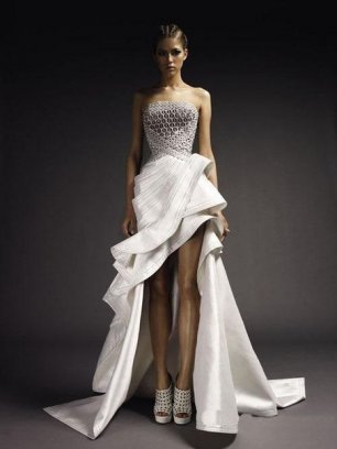 Свадебное платье сложного кроя