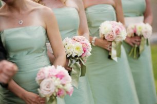 Подружки невесты и букеты