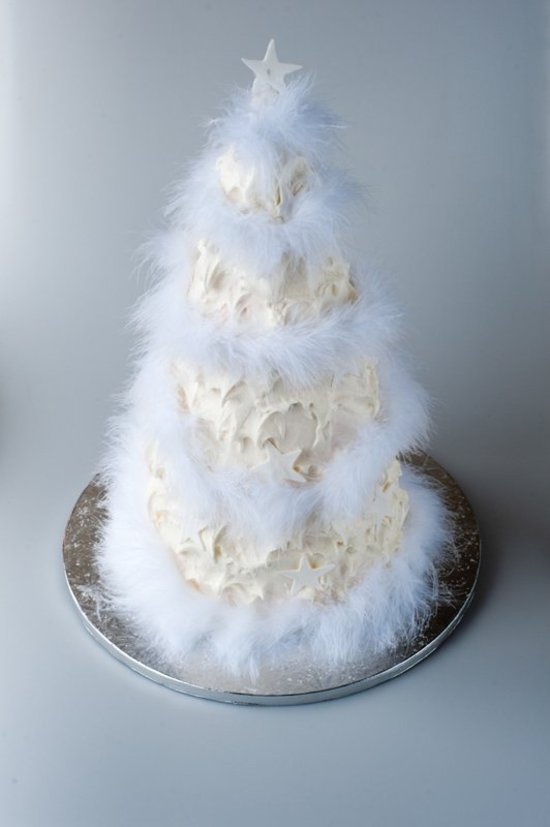Необычный свадебный торт в виде новогодней елки