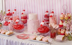 Разнообразный сладкий стол