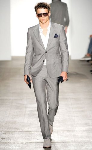 Костюм жениха из нестандартной ткани