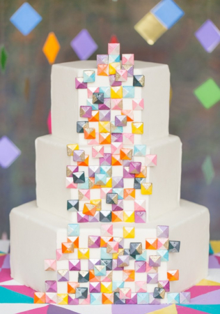 торт с геометрическим декором в виде мозаики