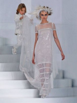 Платье невесты футуристического дизайна