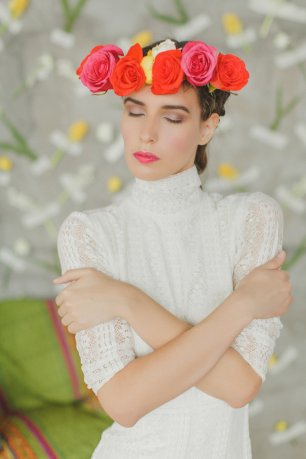 Яркий венок невесты