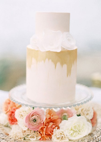 Свадебный торт с асимметричной конструкцией