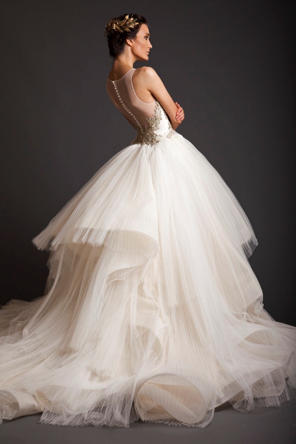 Свадебное платье с шикарной пышной юбкой