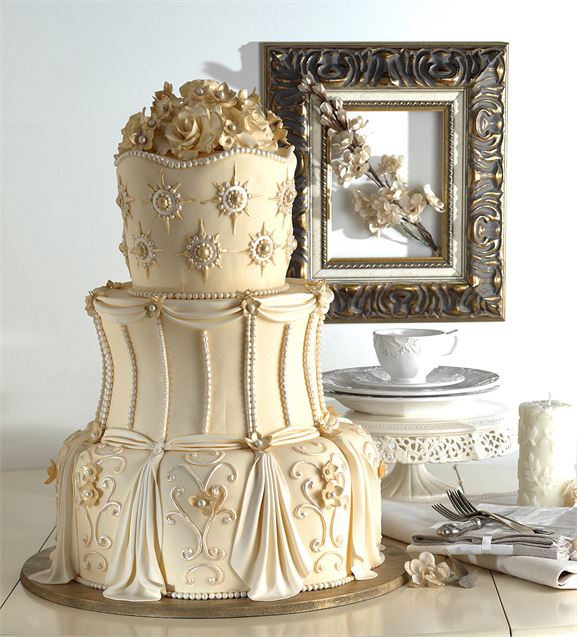 Свадебный торт в королевском стиле
