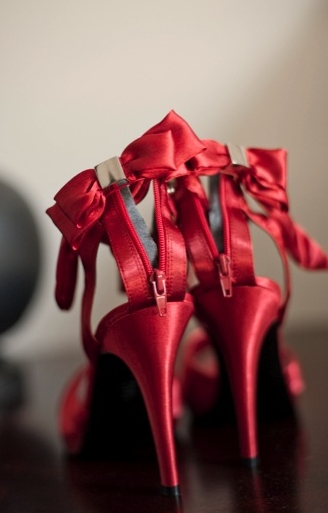 Туфли невесты красные