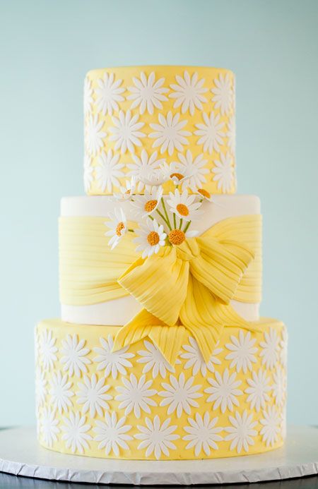 Торт свадебный желтый