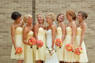 Платье невесты желтый цвет