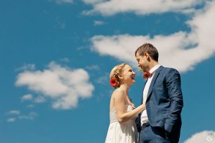 Бело-красная летняя свадьба