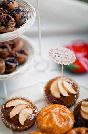 Бело-красная летняя свадьба