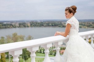 Невеста перед церемонией бракосочетания