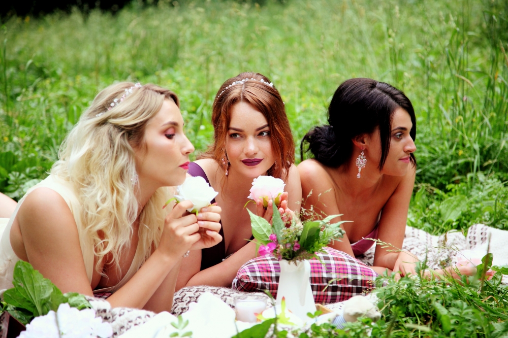 Фотосессия с яркими подружками невесты 