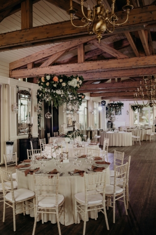 Элегантная свадьба Олеси и Андрея в бутик-отеле Seneshal