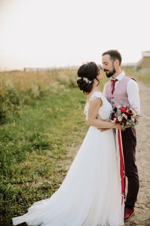 Надя и Леша. Романтика лесной глубинки