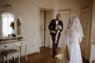 Свадьба Лены и Димы: "Люблю тебя как до космоса и обратно"