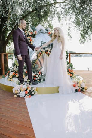 Свадьба Лены и Димы: "Люблю тебя как до космоса и обратно"