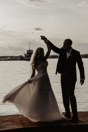 Свадьба Лены и Димы: "Люблю тебя как до космоса и обратно"