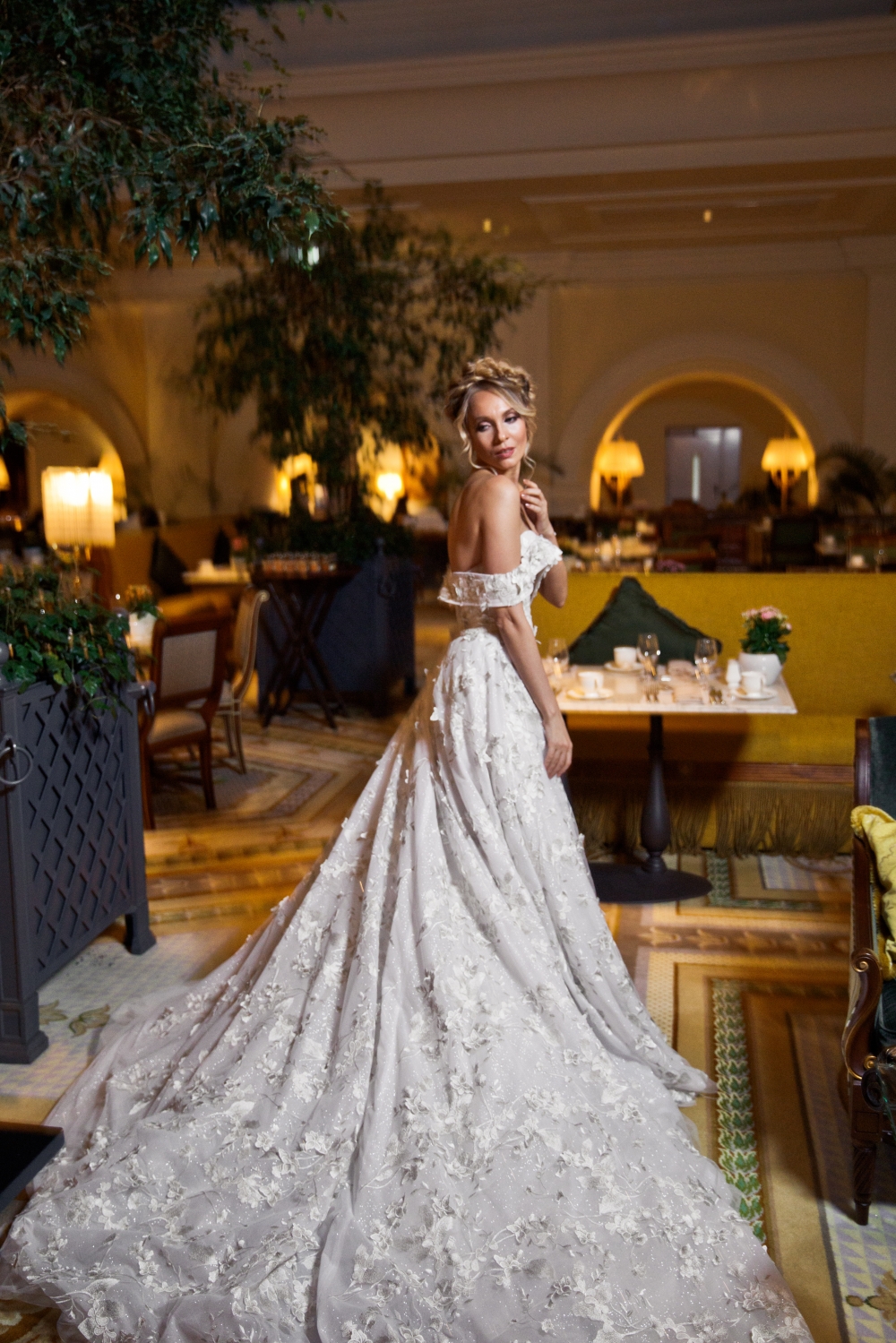 Показ L'avenir на White Sposa Fashion Day