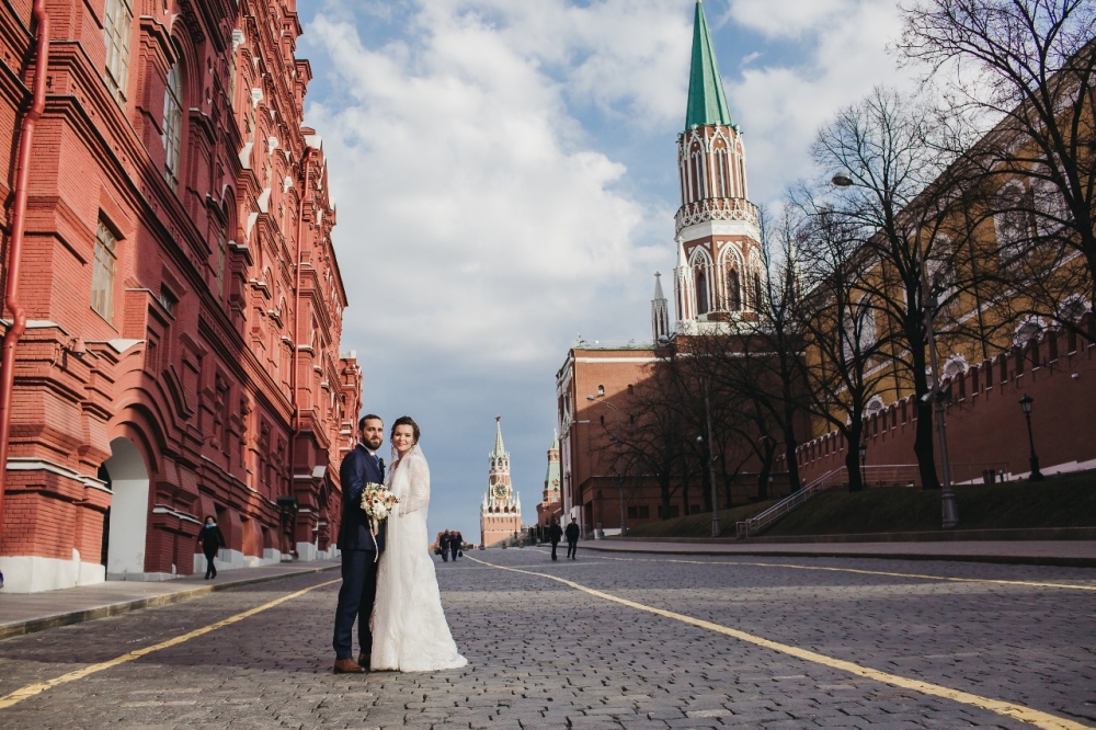 ​«Любовь вывешивает свои флаги из каждого окошка»