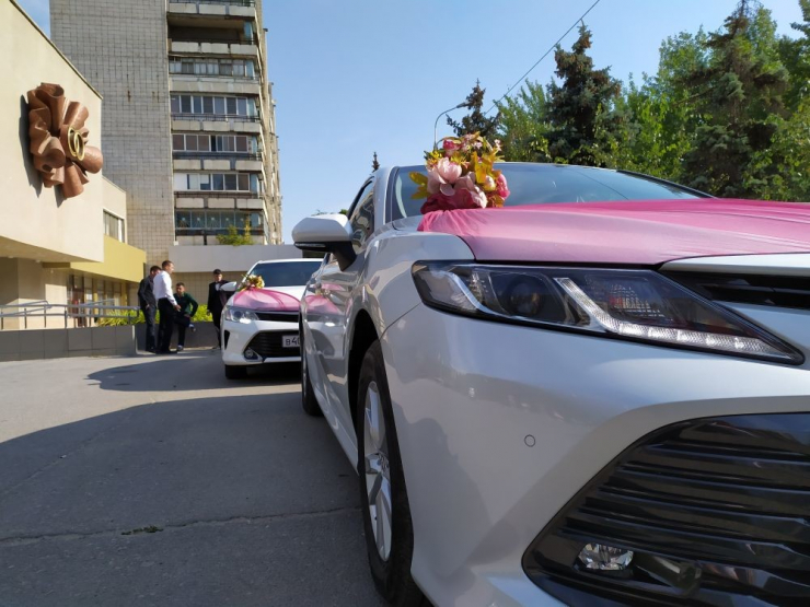 Свадебные украшения на авто в Волгограде от компании Данко - кортеж