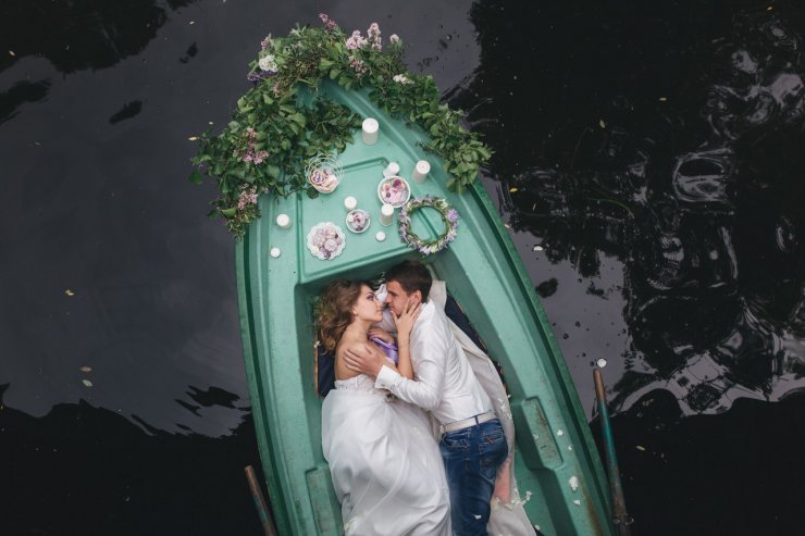 Организатор – Oros Wedding
Фото - Фотогруппа Шоколад
Видео - Илья Дедков
Декор - Bridge decor
Флористика - Цветочная лавка FIORELLINO
Платье - Пион свадебная мастерская
Макияж и прическа - Вероника Харламова
Бабочка - GARCON
Сладости - Rabbit's Kitchen