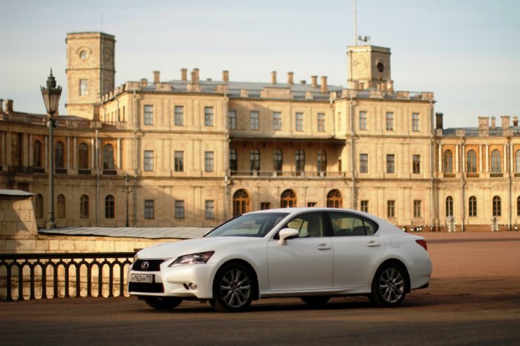 LEXUS GS
Цвет жемчужно-белый
Салон белая кожа
Вс. - Пн. 1 200руб/час (min 3+1)
Пт. - Сб. 1 500руб/час (min 3+1)

Трансфер в аэропорт или ж/д вокзал 2 500руб
Встретить с род.дома 2 500руб
