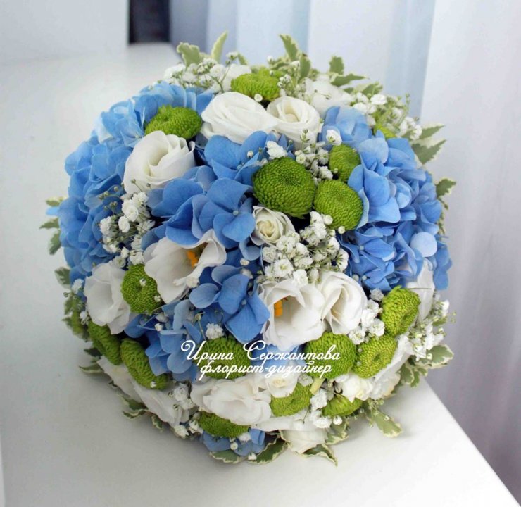 бело-сине-зеленый букет невесты из гортензии, эустомы