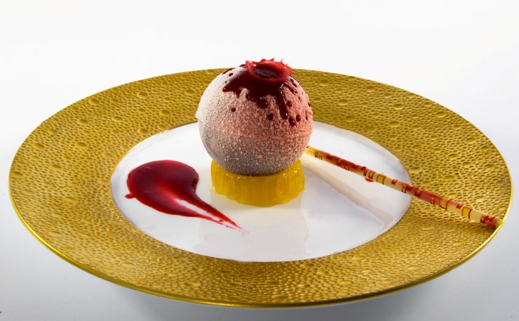 шоколадная сфера с добавлением острого перца Чипотле и таджаских карамелизированных оливок