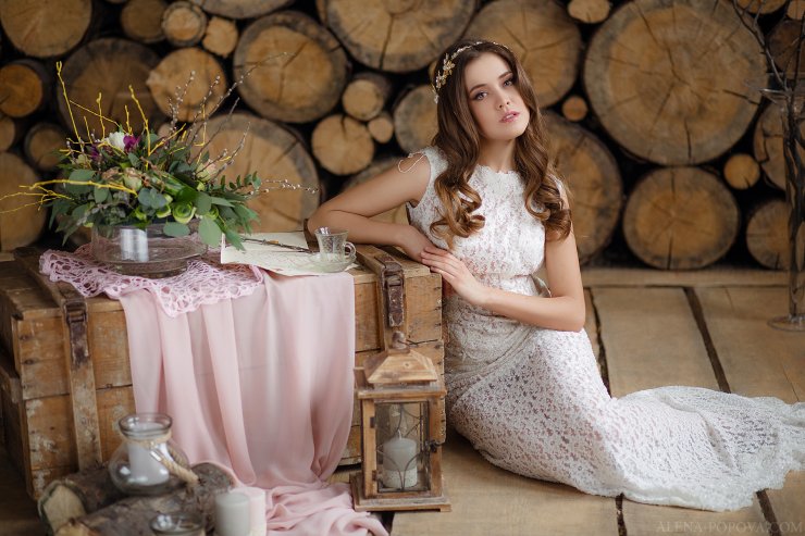 Фотограф Алена Попова 
Muah Юлия Якусевич 
Флористика и декор Вера Маркова 
Калиграфия Надежда Холопова 
Платье Наталья Рассказова 
Модель Юлия Щербакова