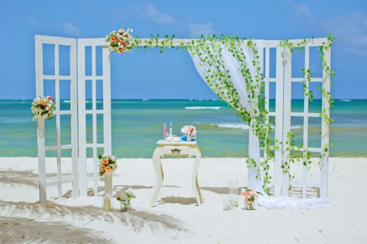 SunWedding Свадьба в Доминикане свадебная арка дверь