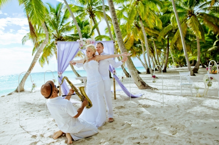 SunWedding Свадьба в Доминикане саксофон на свадьбе