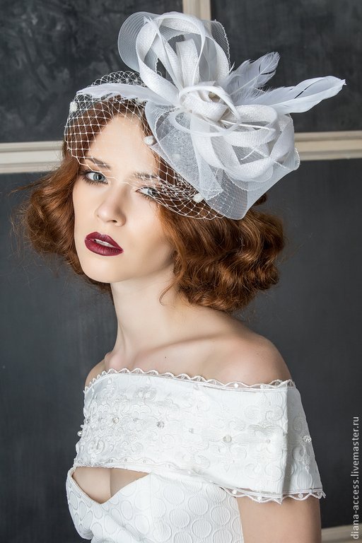 http://www.fashion-piart.ru/catalog/Vualetki_aksessuary_dlya_volos_svadebnye/