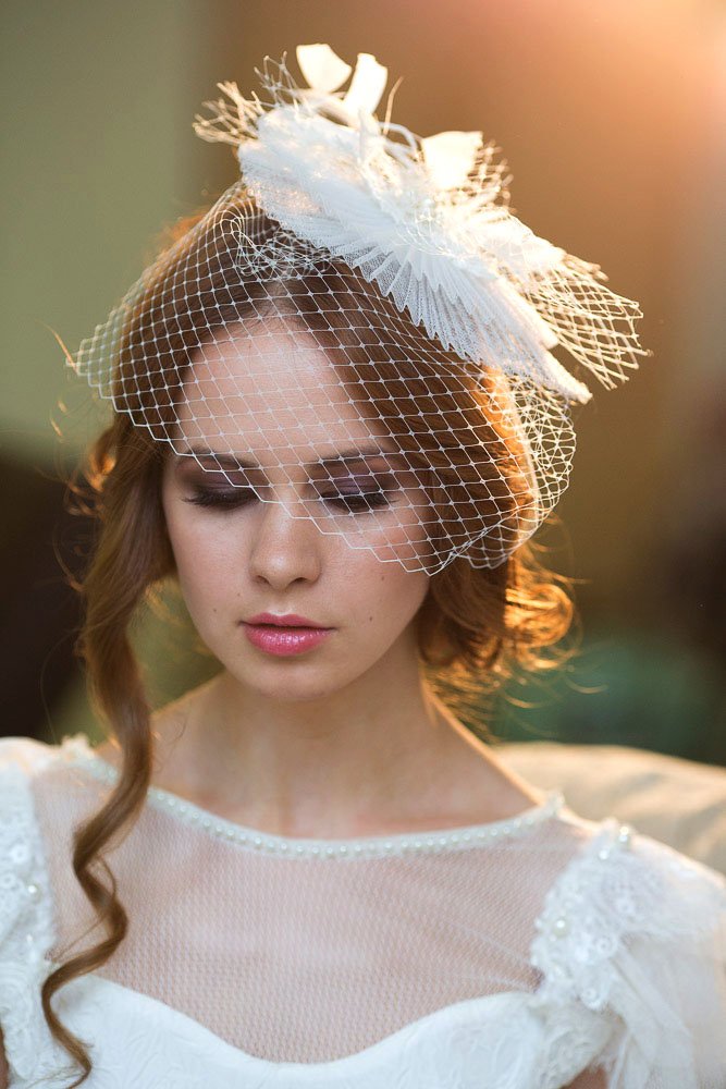 http://www.fashion-piart.ru/catalog/Vualetki_aksessuary_dlya_volos_svadebnye/