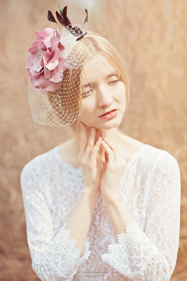 http://www.fashion-piart.ru/catalog/Vualetki_aksessuary_dlya_volos_svadebnye/