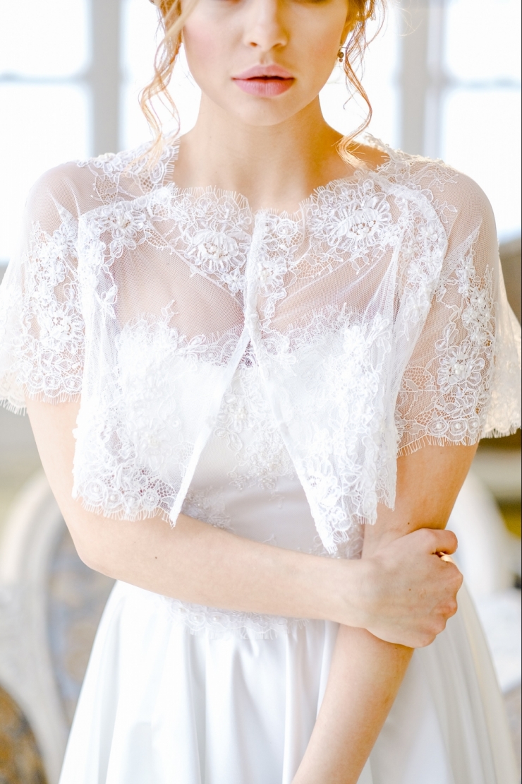 Нежное свадебное платье "Аврора", которое создаст невесомый и очаровательный образ невесты. Болеро является съемным.